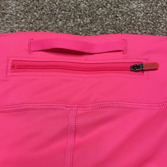 Under Armour Heat Gear Large Breast Cancer Compression Capri Leggings Pink - Picture 9 of 10